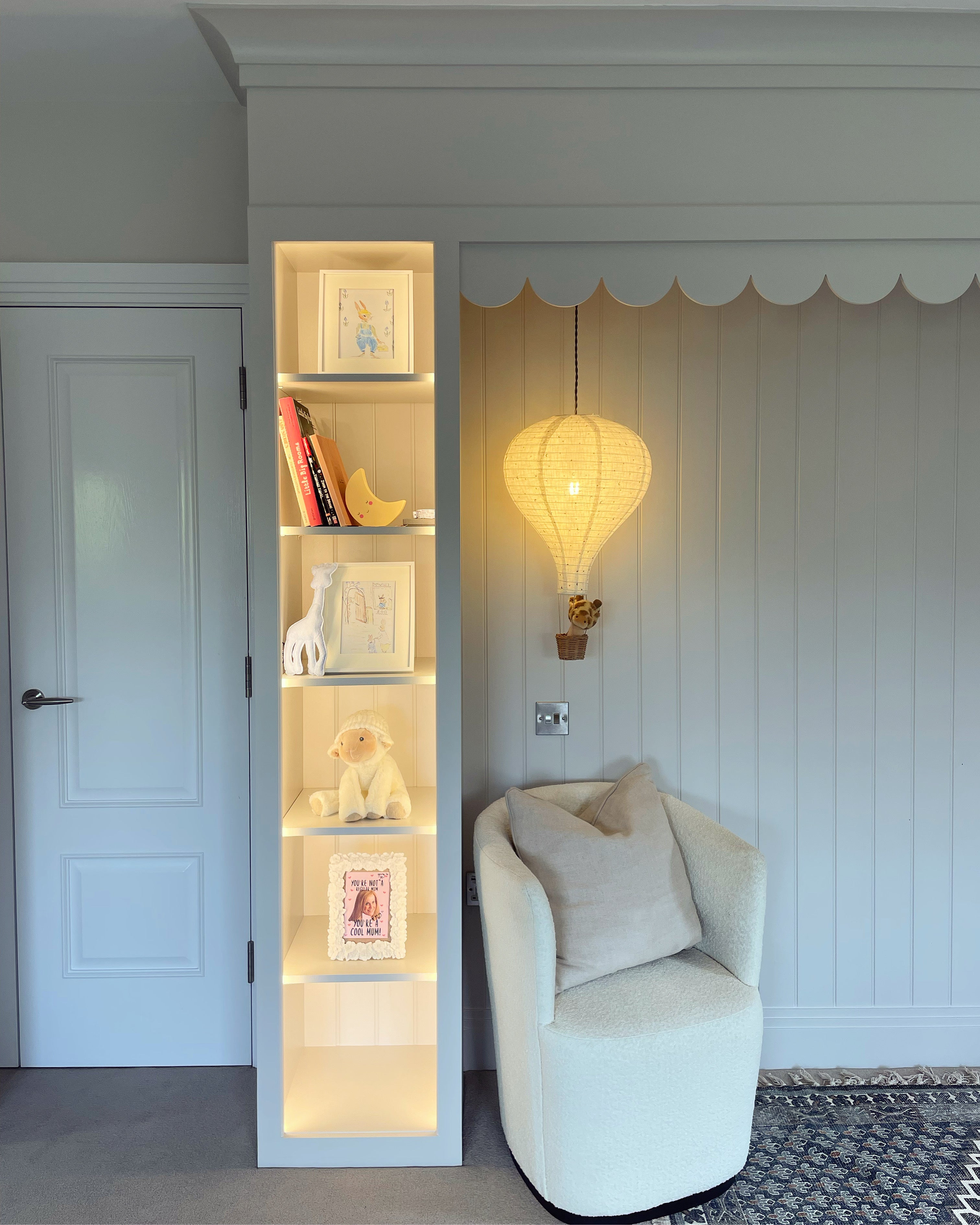 Large mdf scalloped edging in this childrens nursery decor. Perfect in this nook as a pelmet and architrave detail.